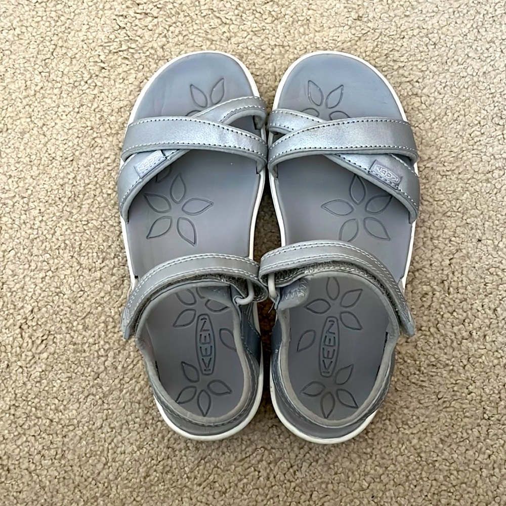 Keen Kids Silver Slip On Velcro Sandal Size US 4